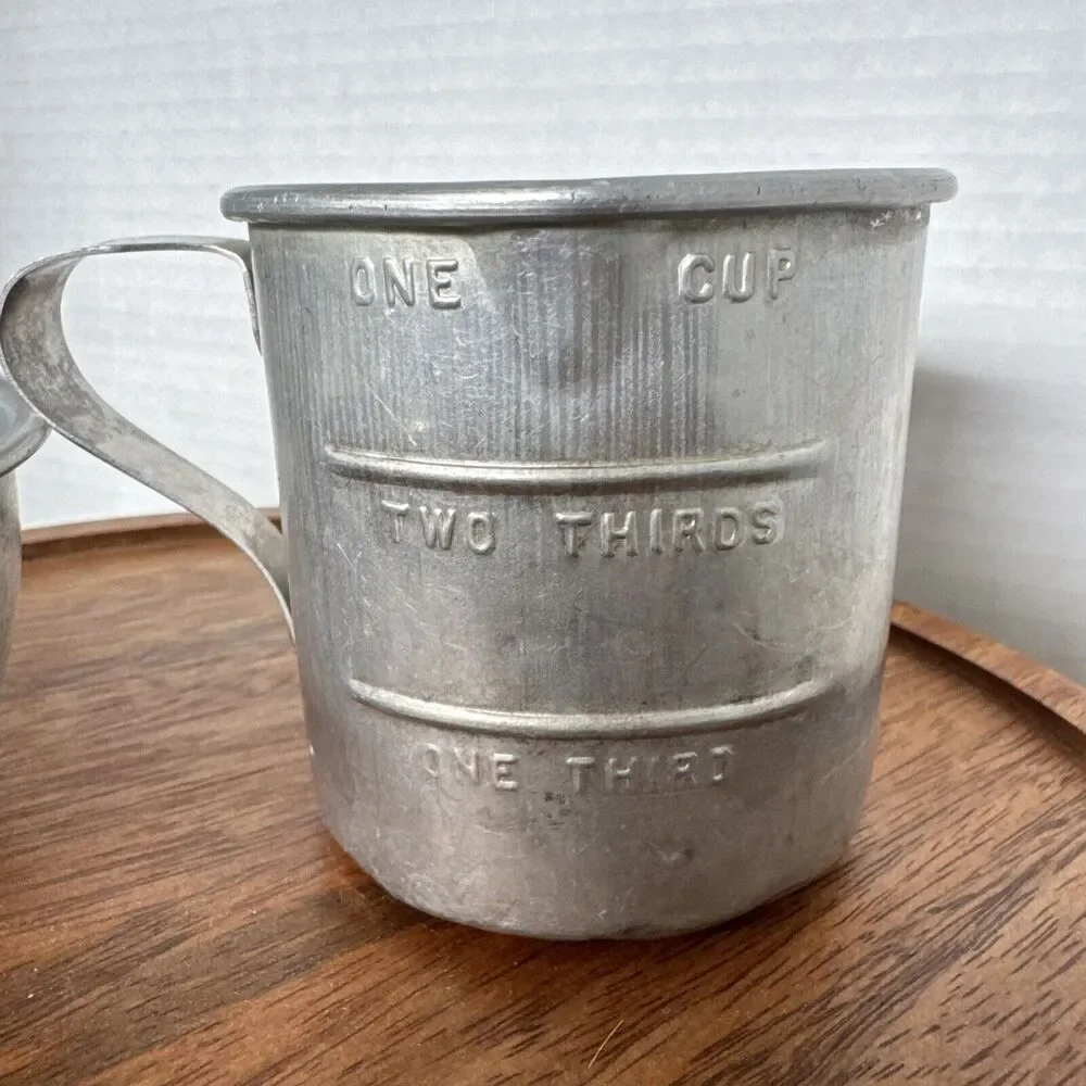Vintage ALUMINUM Measuring ONE Cup Dry & 1 Cup w Handle & Double Spouts Set Of 2